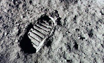 120827_SCI_Armstrong-footprint.jpg.CROP.rectangle3-large